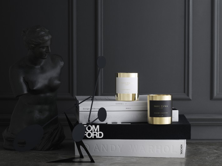 SCENTED CANDLES - BLACKWOOD