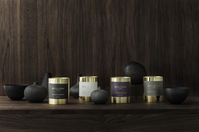 SCENTED CANDLES - BLACKWOOD