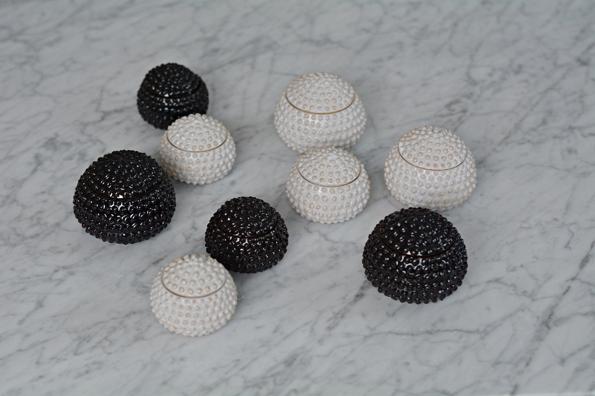 Anna Wadle Taggig pot noir (deux tailles)